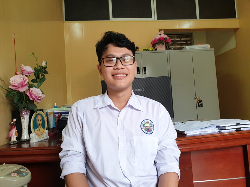 Phạm Gia Thuận là một học sinh giỏi và rất nhiệt huyết với phong trào của lớp, của trường (Ảnh: Nguyễn Dịu).