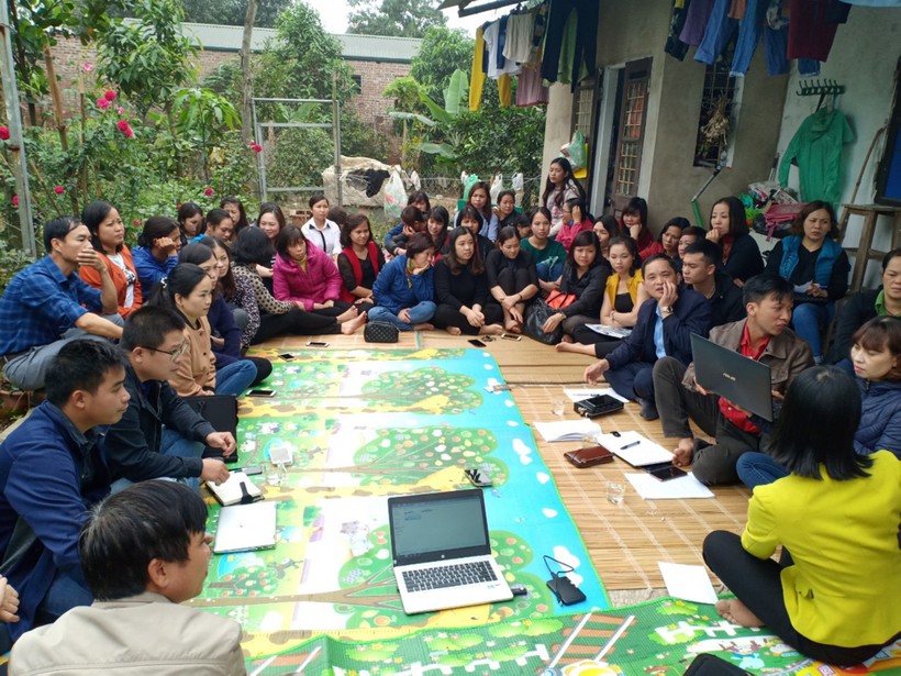 256 giáo viên hợp đồng ở Sóc Sơn rất lo lắng trước thông tin thi tuyển viên chức. Ảnh: Lan Anh