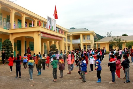 Giờ ra chơi của học sinh Trường Phổ thông DTNT huyện Ba Chẽ, tỉnh Quảng Ninh.Ảnh: T.G