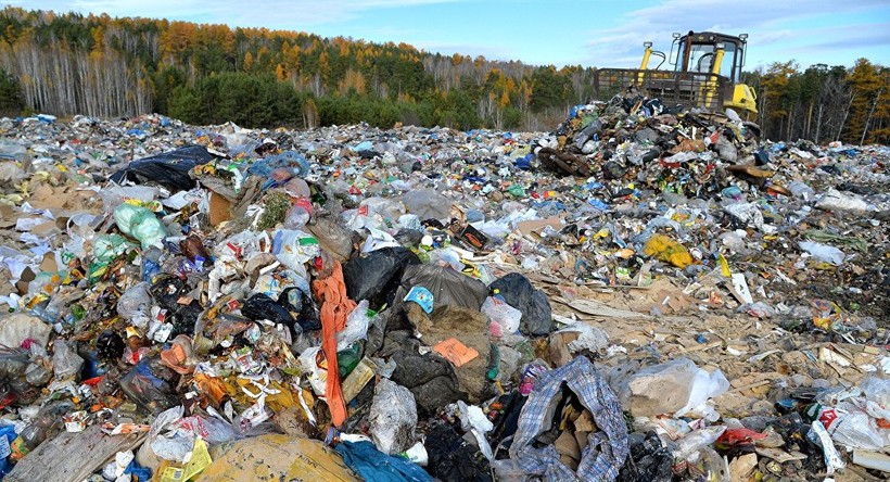 Bới tung 12 tấn rác để tìm hàng trăm triệu vứt nhầm