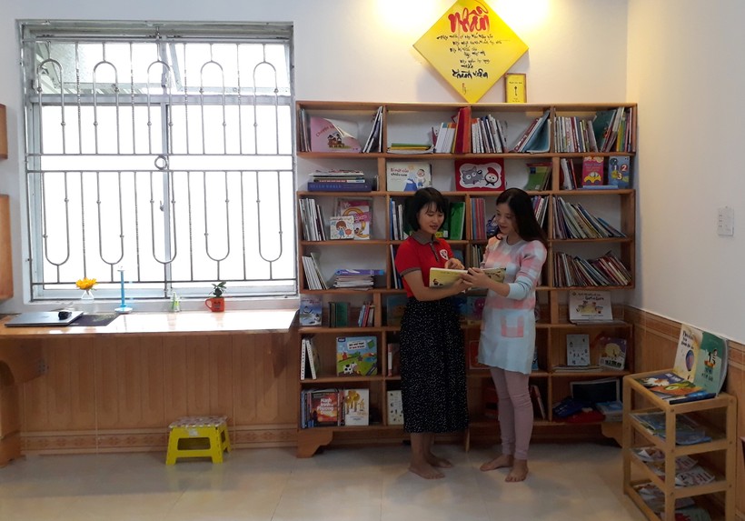 Thư viện miễn phí của gia đình chị Phương có nhiều sách hay. Ảnh: T.G