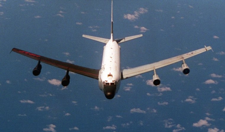 Máy bay trinh sát RC-135.