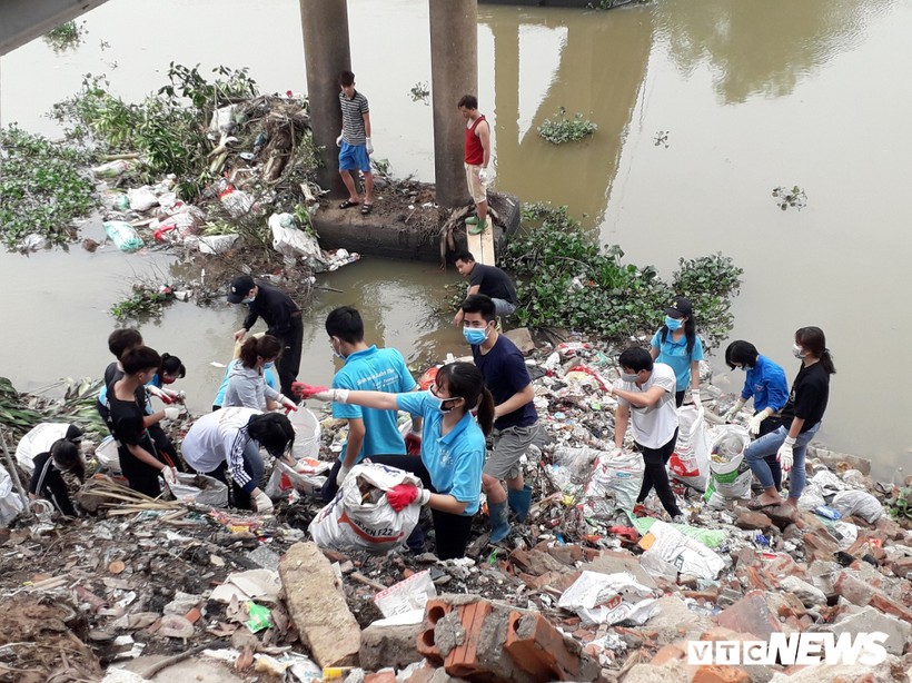 Ảnh: Giới trẻ Hà thành chung tay "dọn rác để thay đổi" 