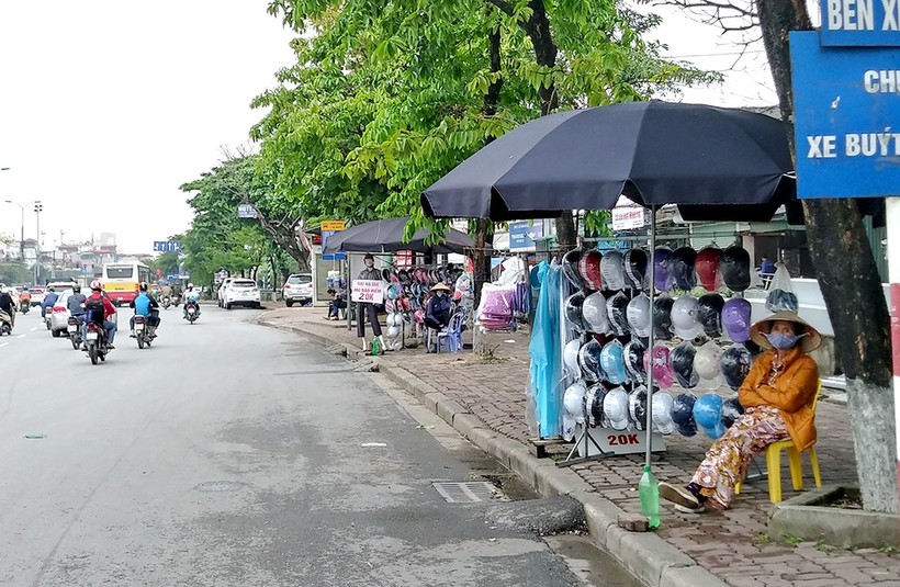 Những chiếc MBH “đại hạ giá” được bán la liệt trên đường Giải Phóng, Hà Nội