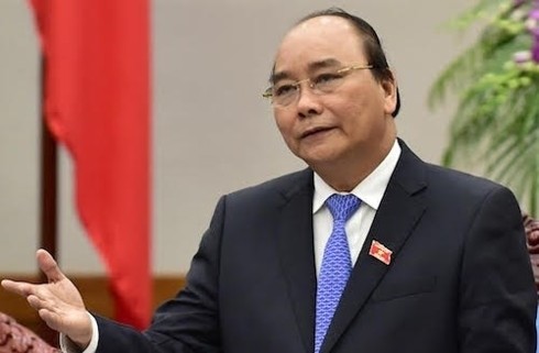 Thủ tướng Nguyễn Xuân Phúc chúc Tết Thủ tướng Lào và Campuchia