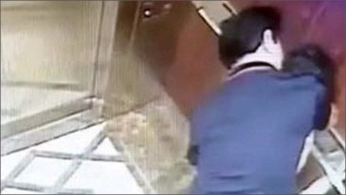 Vì sao chưa khởi tố vụ bé gái ở TP HCM bị sàm sỡ trong thang máy?