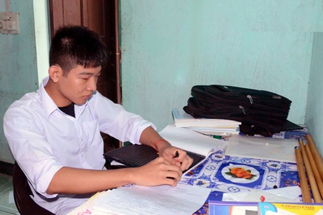 Hà Tĩnh: Cậu học trò khiếm thị giành học bổng hơn 2,2 tỷ đồng