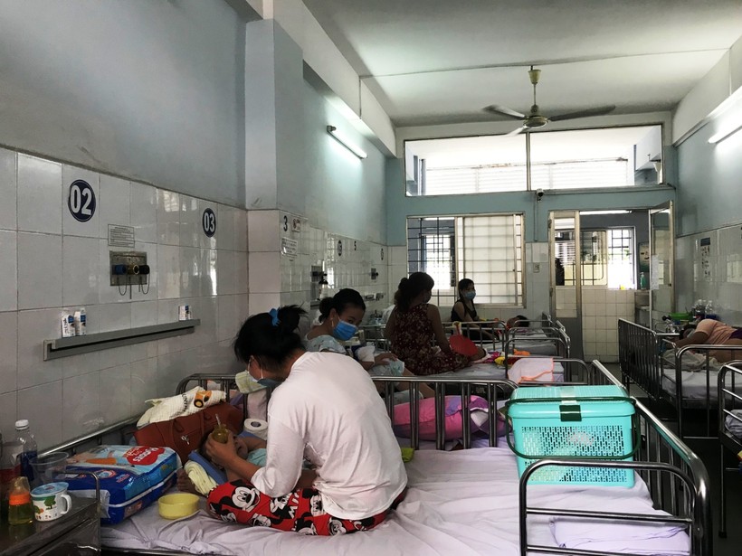 Trẻ đang được chăm sóc tại Bệnh viện Nhi đồng 1