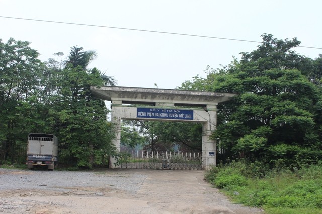 Cổng chào xập xệ của Dự án BV đa khoa 1.000 giường tại huyện Mê Linh