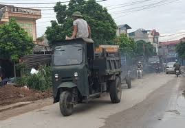 Xe công nông hoành hành bất chấp lệnh cấm tại Thủ đô