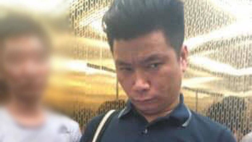 Hình ảnh Đỗ Mạnh Hùng xuất hiện trong thang máy tòa nhà TNR Gold Season được cư dân ghi lại.