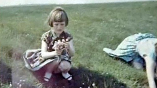 Bức ảnh "người ngoài hành tinh" sau lưng bé gái gây xôn xao 55 năm trước