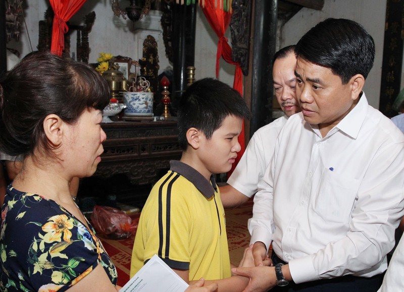 Chủ tịch UBND thành phố Hà Nội đến động viên gia đình nữ công nhân tử vong sau vụ “xe điên” trên đường Láng