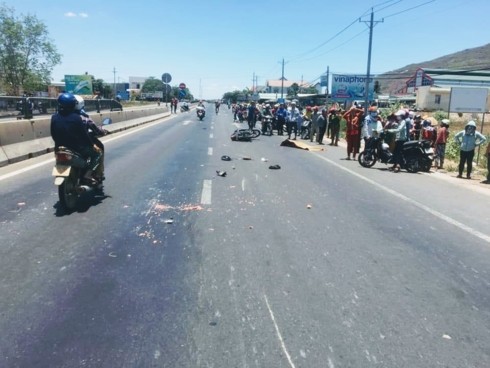 Tạm giữ 2 xe khách nghi tông chết học sinh ở Bình Thuận rồi bỏ chạy