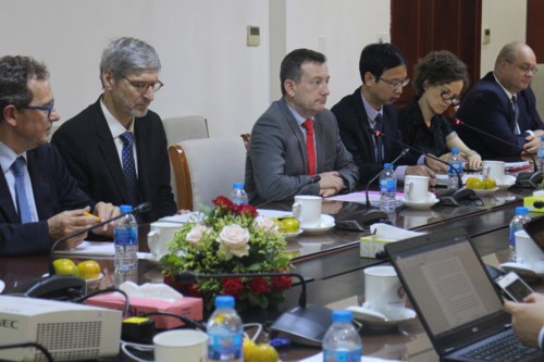 Trong một thảo luận mới đây với Bộ GD&ĐT, đại diện Chính phủ Pháp tại Việt Nam quan tâm tới vấn đề cấp học bổng cho nghiên cứu sinh Việt Nam thời gian tới. Ảnh: Thanh Tuấn