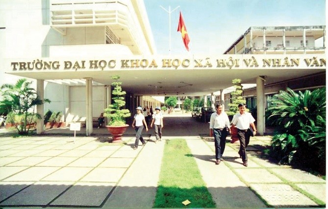Trường ĐH KH-XH&NV TPHCM (trước giải phóng là ĐH Văn khoa), một trong những địa chỉ tiếp quản giáo dục sau giải phóng. Ảnh tư liệu