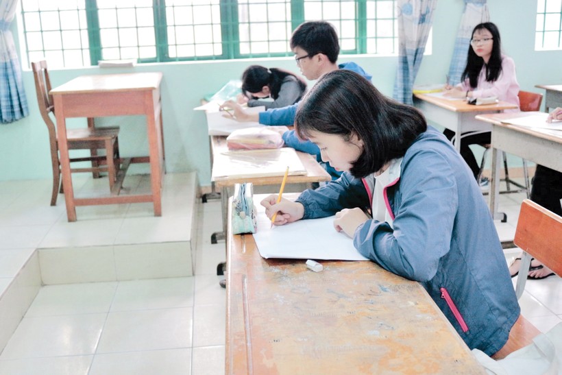 Công nhân Hồng Thị Thoa – lớp 12 (TT GDTX quận 12) luôn cố gắng với khát vọng “nuôi con chữ”