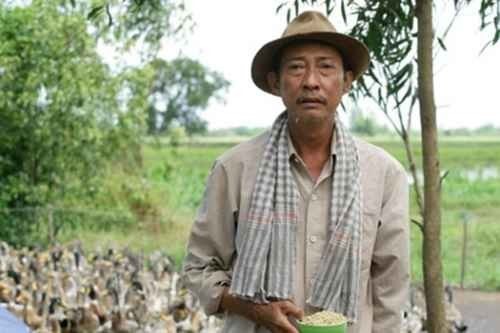 Hình ảnh người nông dân chân chất, cần cù Tây Nam Bộ mà nghệ sĩ Lê Bình khắc họa trong phim “Vịt kêu đồng”.