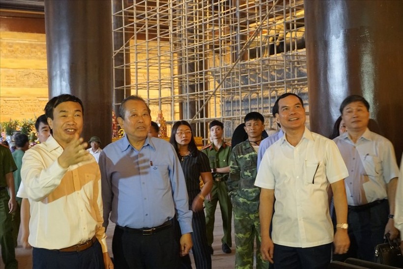 Phó Thủ tướng Thường trực Trương Hoà Bình và đoàn công tác kiểm tra việc chuẩn bị cho Đại lễ. Ảnh: ITN.