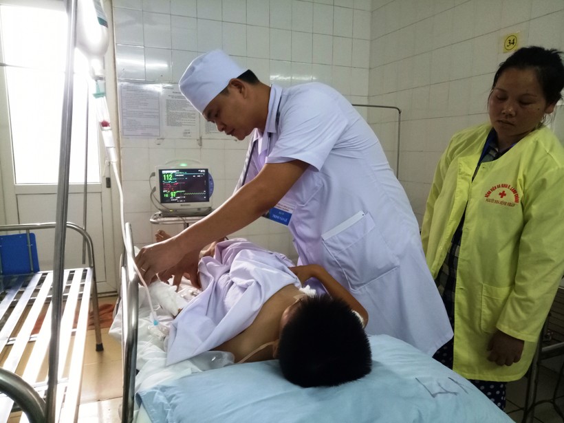Lang Chánh, Thanh Hóa: Nam thanh niên cầm dao đâm hàng loạt học sinh tiểu học