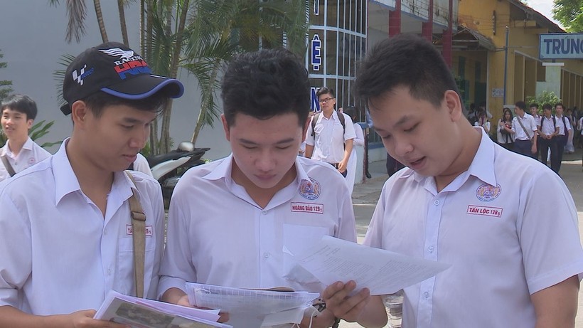  UBND tỉnh Đồng Tháp nghiêm cấm việc cắt xén chương trình, ép buộc học sinh học thêm không đúng quy định