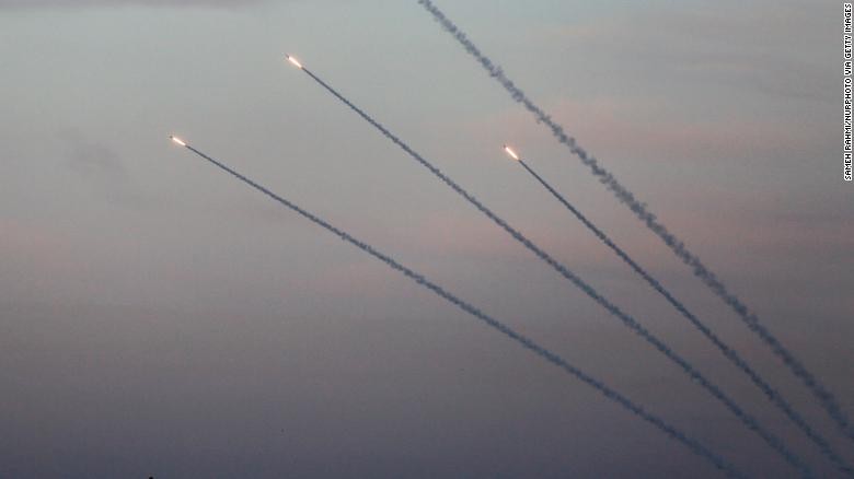 Tên lửa bay ngang trời Dải Gaza