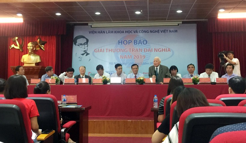 GS.TS Nguyễn Văn Hiệu phát biểu tại buổi họp báo.
