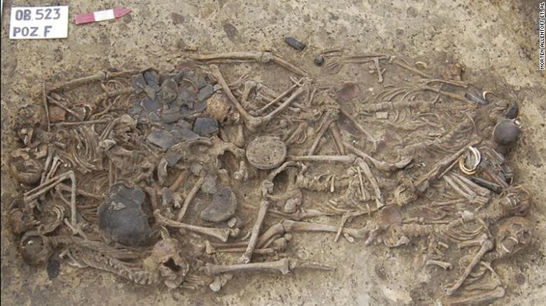 Mộ tập thể của gia đình 15 người hé lộ điều đáng sợ 5.000 năm trước