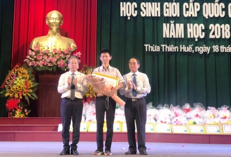 Thừa Thiên - Huế: Tuyên dương và phát thưởng HS đạt kết quả cao trong các kỳ thi HS giỏi