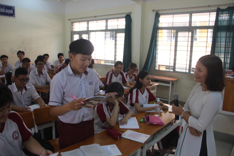 Học sinh khối 12 Trường THPT Đào Sơn Tây trong giờ ôn tập
