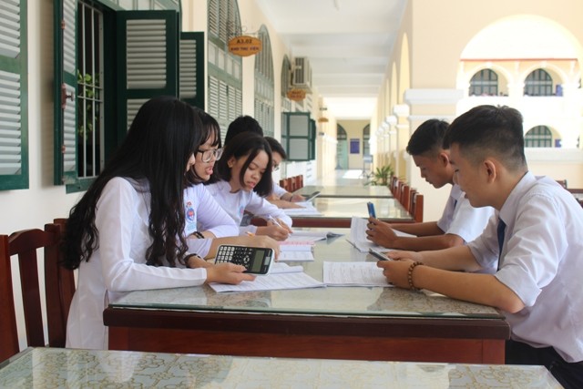 Thời điểm này, nhiều trường THPT trên địa bàn tỉnh Tiền Giang đang tích cực ôn luyện cho kỳ thi THPT Quốc gia sắp tới.



