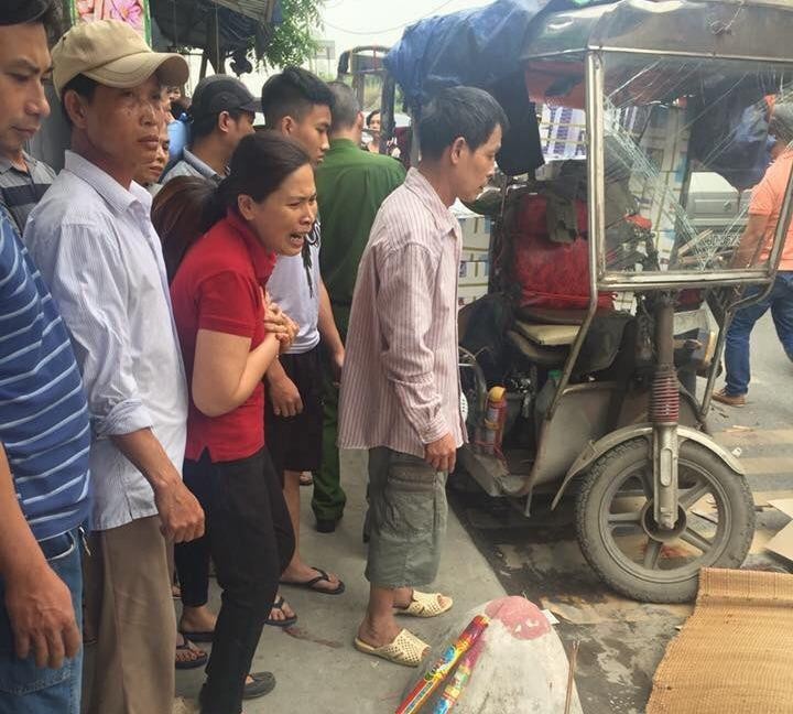 Hà Nội: Xe máy va chạm xe ba gác, một người chết tại chỗ