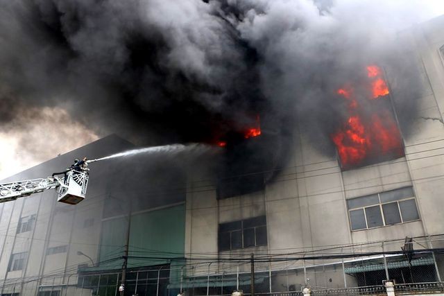 Hiện trường rực lửa vụ cháy kinh hoàng trong Khu công nghiệp Việt Hương 