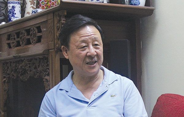 Ông Vương Duy Bảo, cháu nội "Vua Mèo" vui mừng cho biết đã nhận được sổ đỏ dinh thự của dòng họ Vương ở Hà Giang
