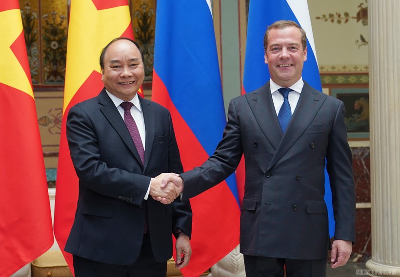Thủ tướng Nguyễn Xuân Phúc và Thủ tướng Nga Dmitry Medvedev. Ảnh: VGP
