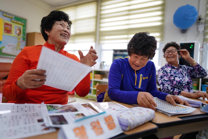 Hàn Quốc: Tuyển người già vào học lớp 1