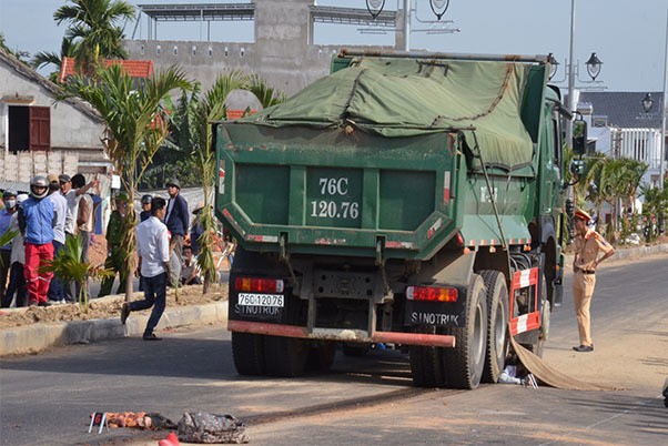 Quảng Ngãi: Xe tải tông trực diện nữ sinh lớp 12 trên đường đi ôn thi