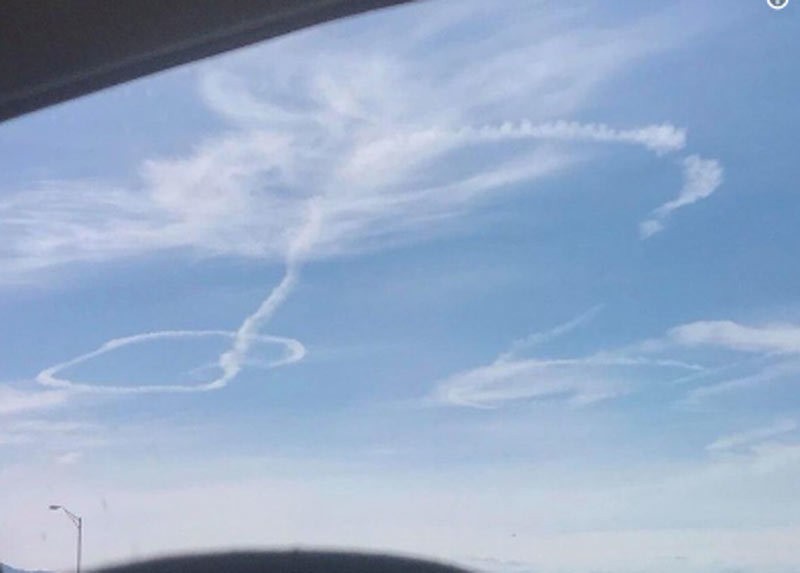 Hình vẽ gây tranh cãi trên bầu trời của Phi công F-35 Mỹ 