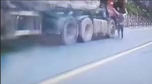 Người hùng cứu xe tải tuột phanh trên cao tốc