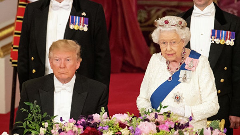 Tổng thống Mỹ Donald Trump và Nữ hoàng Anh trong bữa tiệc Hoàng gia
