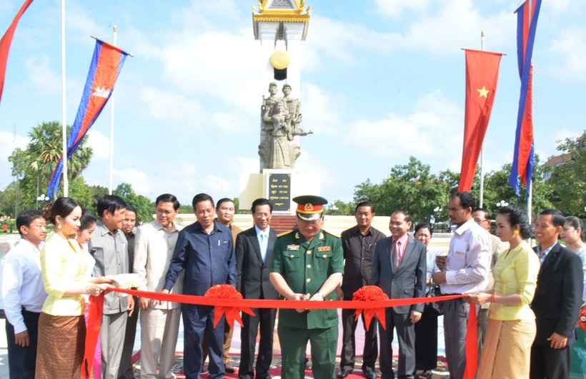 Lễ khánh thành tượng đài tưởng niệm quân tình nguyện Việt Nam tại Campuchia