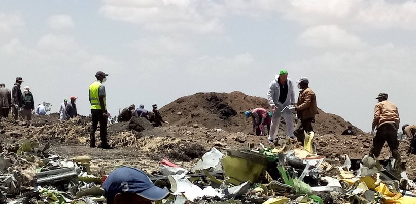Hiện trường vụ tai nạn chiếc Boeing 737 MAX của hãng Ethiopian Airlines.