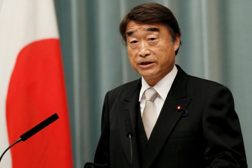 Bộ trưởng Y tế Nhật Bản phát biểu khi chiến dịch #KuToo lan truyền rộng rãi