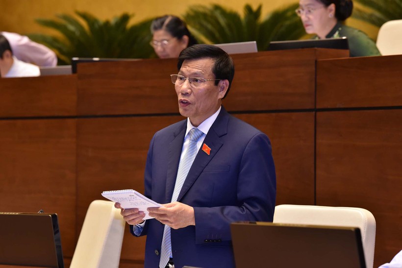 Bộ trưởng Bộ VH,TT&DL Nguyễn Ngọc Thiện trả lời chất vấn trước Quốc hội. Ảnh: Quang Khánh