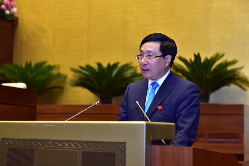 Phó Thủ tướng Chính phủ Phạm Bình Minh trả lời chất vấn của đại biểu Quốc hội