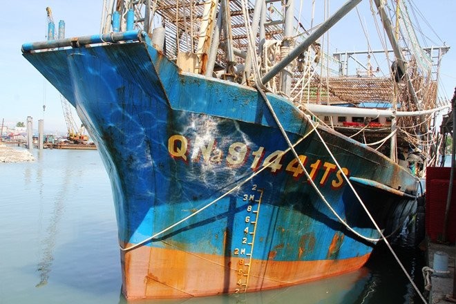 Phản đối tàu Trung Quốc đe dọa tính mạng, cướp mực của ngư dân Quảng Nam