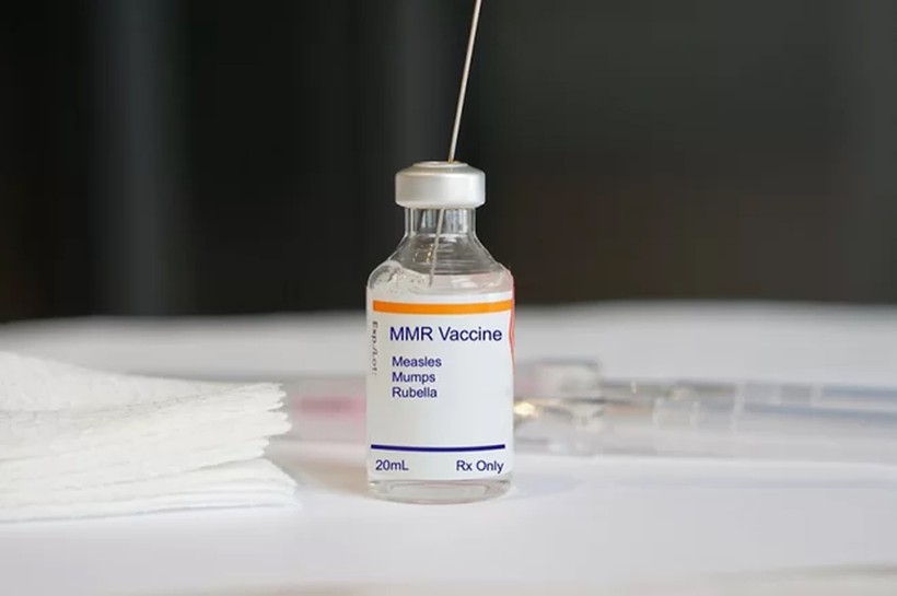 Vắc xin chưa phải là cứu cánh đối đầu với dịch bệnh trên con người