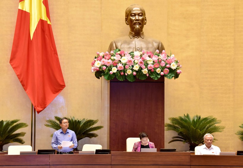 Phó Chủ tịch Quốc hội Đỗ Bá Tỵ điều hành phiên họp sáng 12/6. Ảnh: Quang Khánh