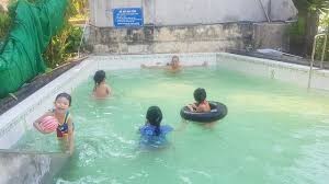 Thầy giáo về hưu xây bể bơi miễn phí cho trẻ