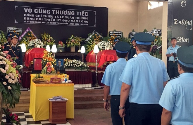 Xúc động tang lễ hai sĩ quan hy sinh khi máy bay quân sự rơi ở Khánh Hoà